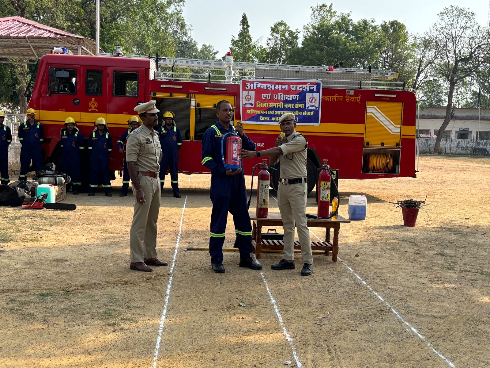 कोरिया पुलिस को आपदा प्रबंधन का मिला विशेष प्रशिक्षण सत्र, फायर डेमो से सीखी आग बुझाने की तकनीकें